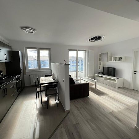 Arini Cozy Corner Apartment Selimbar Exterior photo